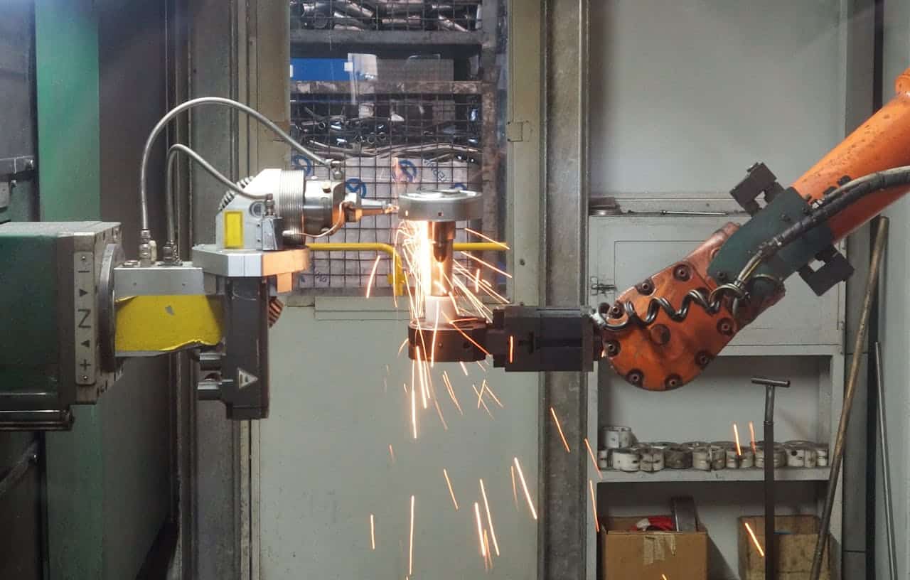 Schweissroboter mit hitzebestaendiger Schutzhuelle